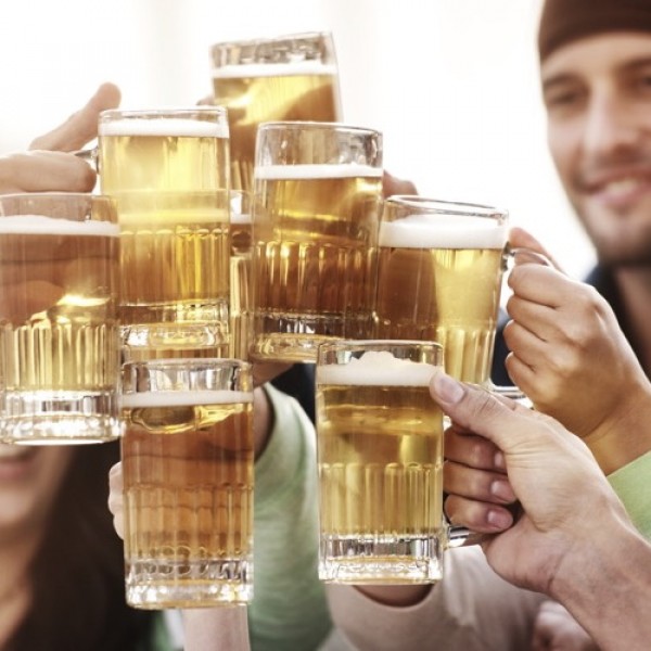 Los estudiantes que beben vivo o cerveza siguen vidas más saludables